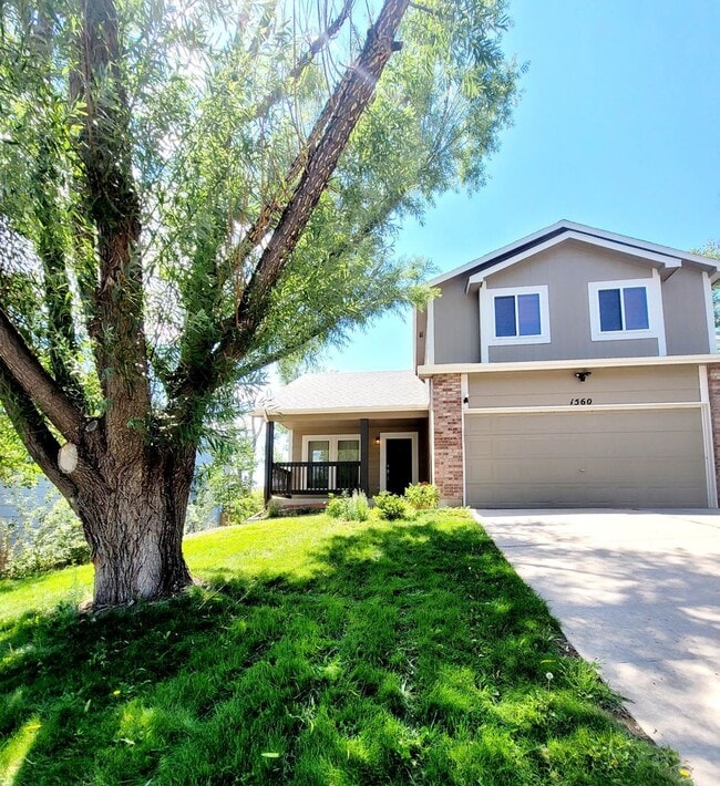 property at 1560 Chesham Cir