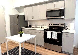 Luxurious Apartments - 3 Bedroom, 2 Bedroom and 1 Bedroom units available! in Los Angeles, CA - Building Photo - Building Photo