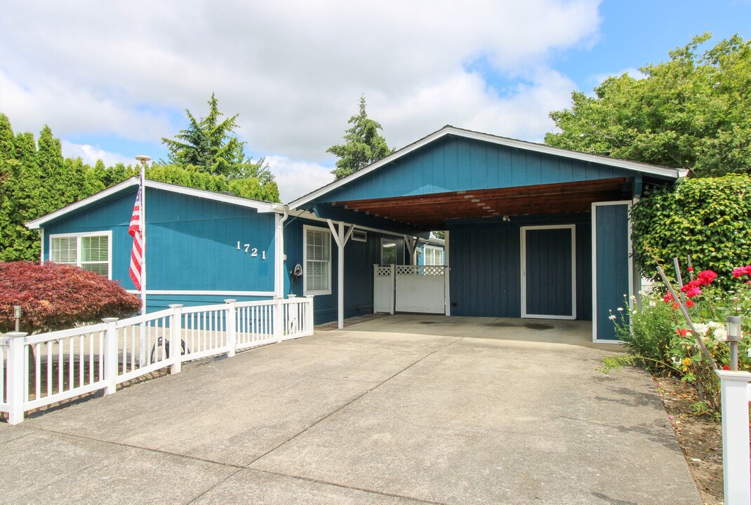 1721 Lambert St NW in Salem, OR - Foto de edificio