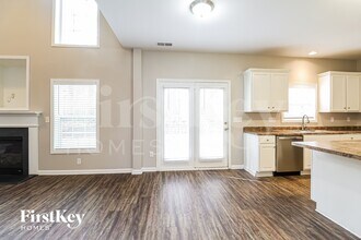 9827 Jeanette Cir in Charlotte, NC - Foto de edificio - Building Photo