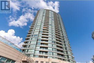 18 Holmes Ave in Toronto, ON - Building Photo