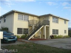 13401 1st St in Ft. Myers, FL - Building Photo