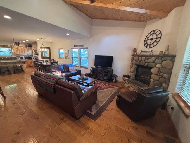 10418 Justin Creek Rd in Truckee, CA - Building Photo - Building Photo