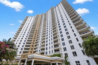 701 Brickell Key Blvd in Miami, FL - Building Photo - Building Photo