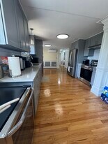 209 Atlantic St, Unit 2 in Quincy, MA - Building Photo