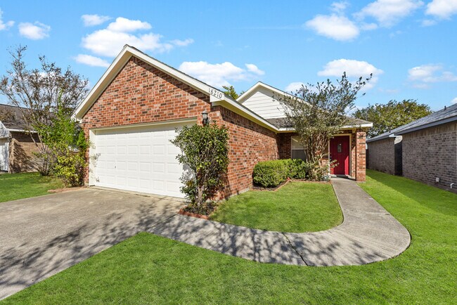 18210 Beaverdell Dr in Tomball, TX - Building Photo - Building Photo