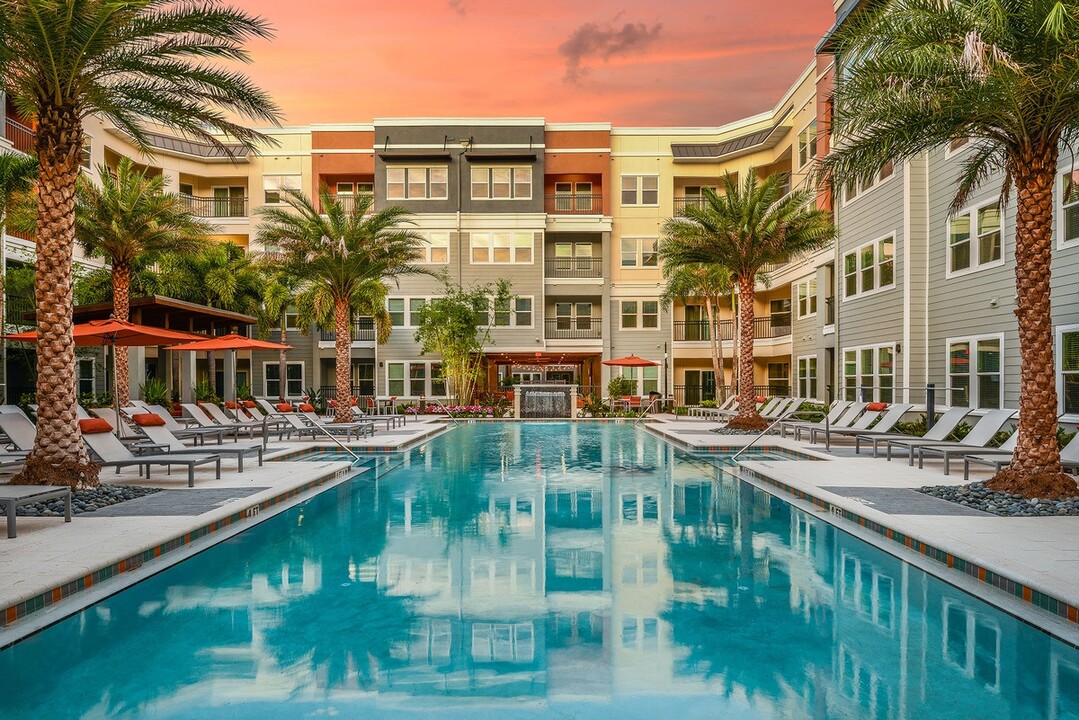 Grady Square in Tampa, FL - Foto de edificio