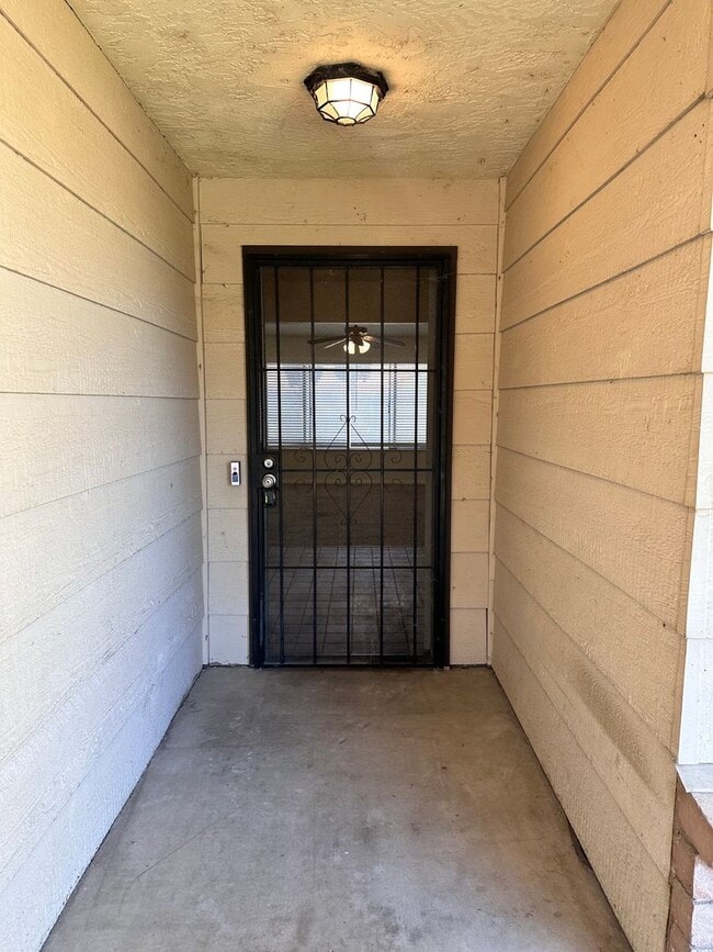 112 Holiday Way in Chowchilla, CA - Building Photo - Building Photo