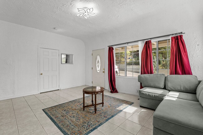 1635 McCollum St in Los Angeles, CA - Building Photo - Building Photo