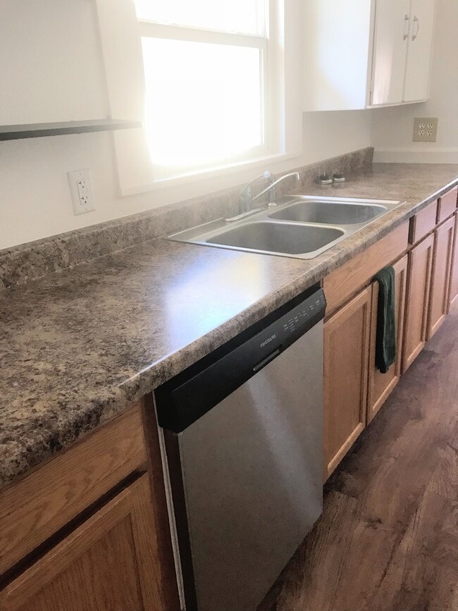 2002 Wantland Ave in Klamath Falls, OR - Building Photo - Building Photo