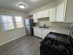 4 Melody Ln in Springfield, IL - Building Photo - Building Photo