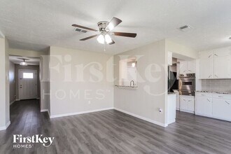 106 Grantham Rd in Baytown, TX - Building Photo - Building Photo
