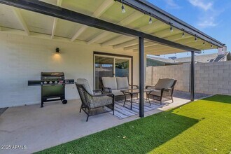 2452 E Manhatton Dr in Tempe, AZ - Building Photo - Building Photo