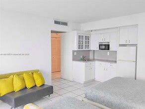 5445 Collins Ave in Miami Beach, FL - Building Photo - Building Photo