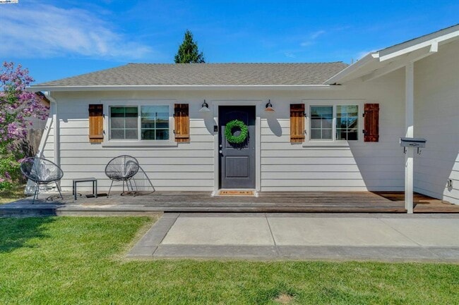5880 Idlewild Ave in Livermore, CA - Building Photo - Building Photo