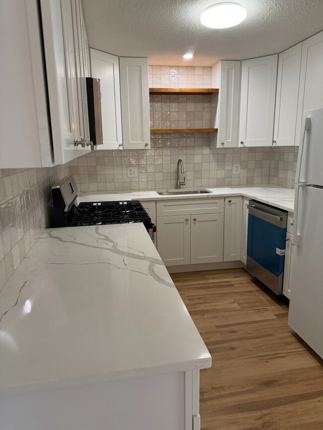 property at 5 Lancelot Ct
