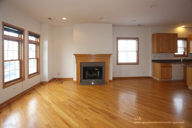 2743 N Southport Ave, Unit 2N in Chicago, IL - Building Photo - Building Photo