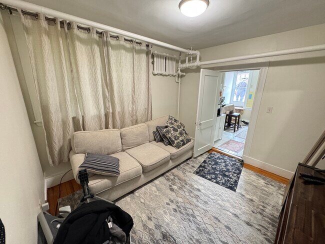 17 Price Rd, Unit 13 in Boston, MA - Building Photo - Building Photo