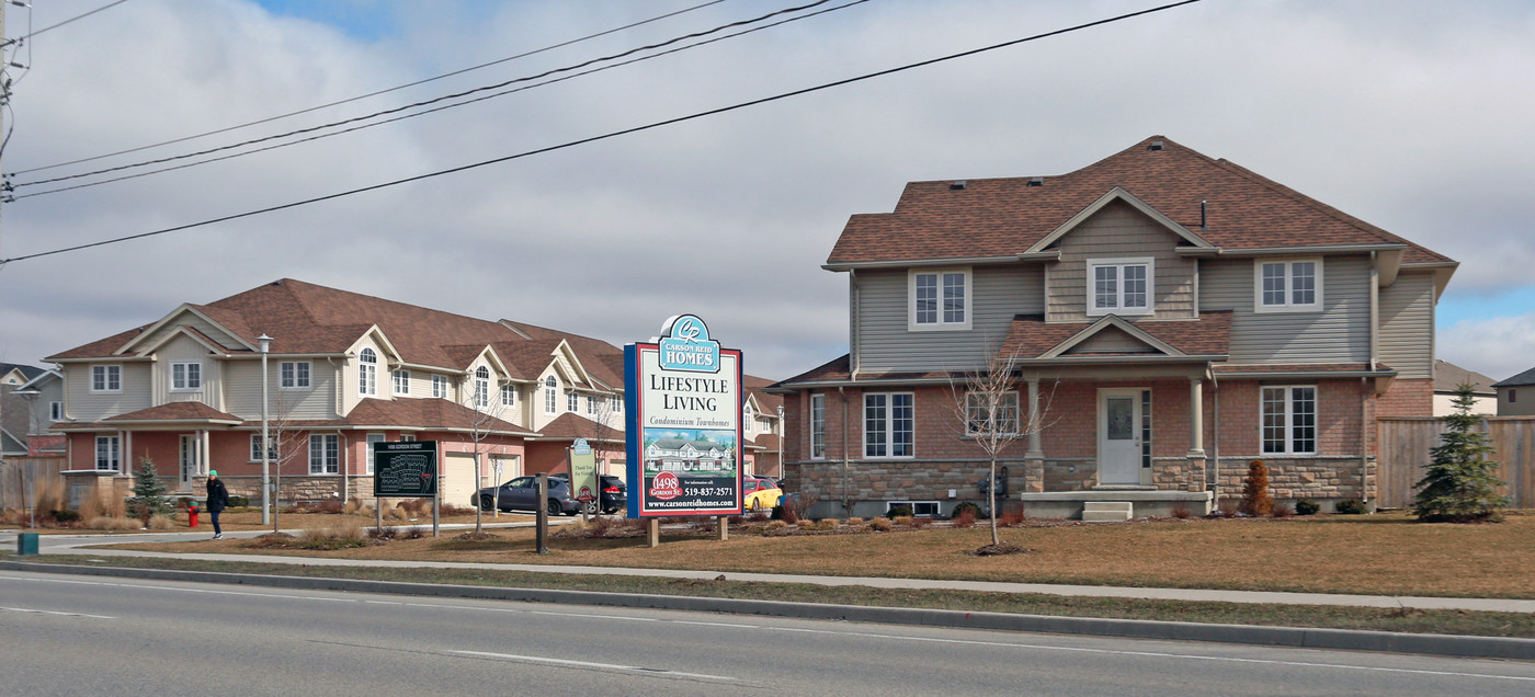 1498 Gordon St in Guelph, ON - Building Photo