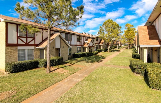 Shadow Pines in Denison, TX - Foto de edificio - Building Photo