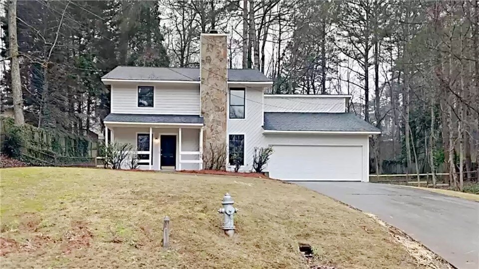 1386 Williamsburg Ln in Norcross, GA - Building Photo
