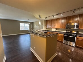 1 Itasca Pl, Unit 228 in Itasca, IL - Foto de edificio - Building Photo