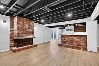 5016 Fernhill Dr in St. Louis, MO - Foto de edificio - Building Photo