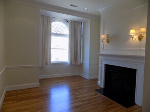 24 Beacon St, Unit 4 in Boston, MA - Building Photo - Building Photo