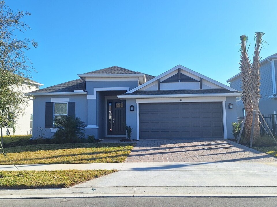 592 Moon Shell Cir in New Smyrna Beach, FL - Building Photo
