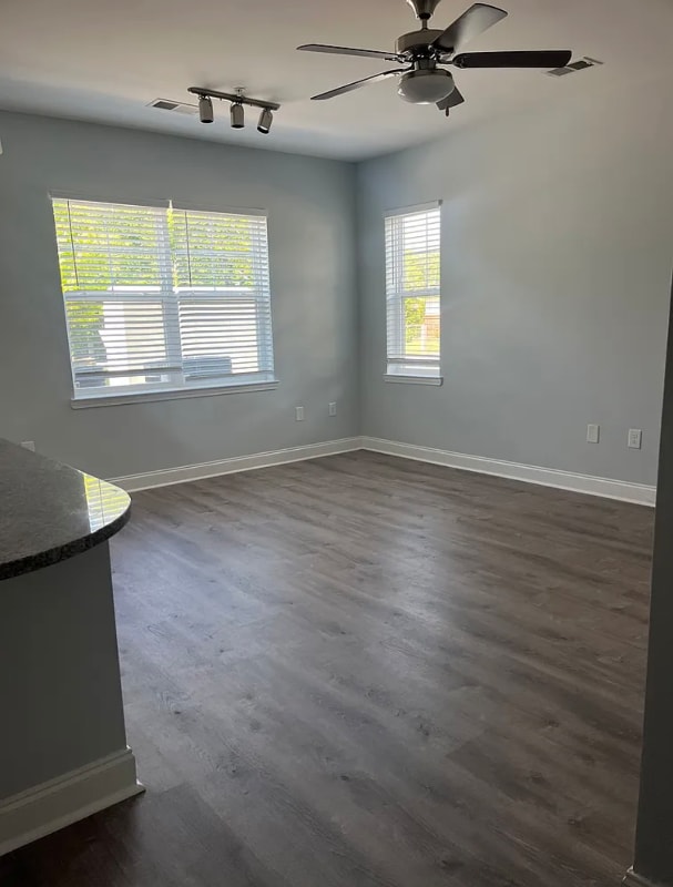 28 Wedgefield Dr, Unit 309 in Asheville, NC - Foto de edificio - Building Photo