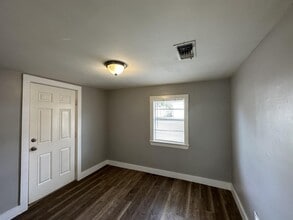 3815 Pine St in Texarkana, TX - Building Photo - Building Photo