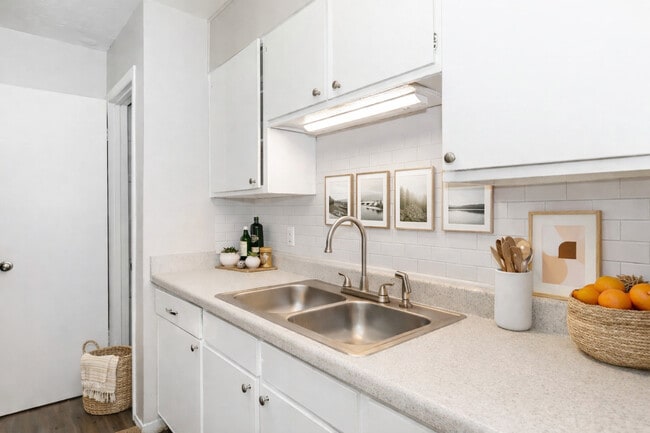 Scenic Pines Apartments in Longview, TX - Foto de edificio - Building Photo