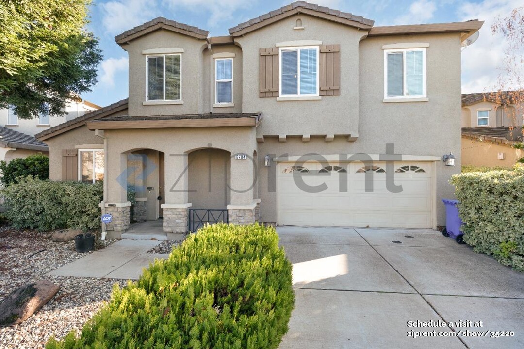 6704 Camacha Way in Elk Grove, CA - Building Photo