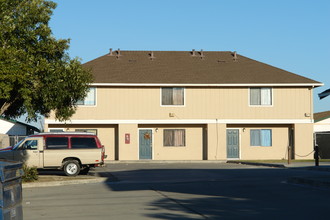 775 Elkington Ave in Salinas, CA - Foto de edificio - Building Photo