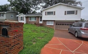 6046 Danbury Ct in Morrow, GA - Building Photo