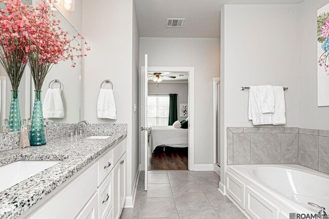 8110 Stonelake Ave in Baton Rouge, LA - Foto de edificio - Building Photo