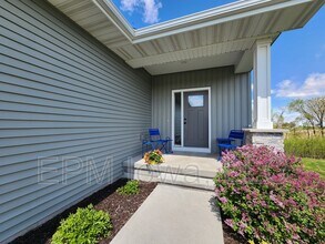 114 Dogwood Ln in Tiffin, IA - Building Photo - Building Photo