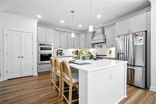 1349 Narrow Wy in Virginia Beach, VA - Building Photo