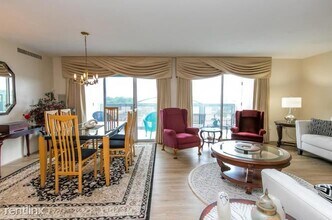 2121 Nicholasville Rd-Unit -Apt 612 in Lexington, KY - Foto de edificio - Building Photo