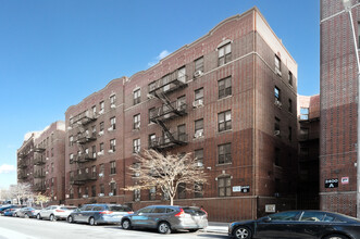 2400 Davidson Ave in Bronx, NY - Foto de edificio - Building Photo