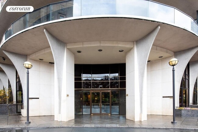 200 Central Park S in New York, NY - Foto de edificio - Building Photo