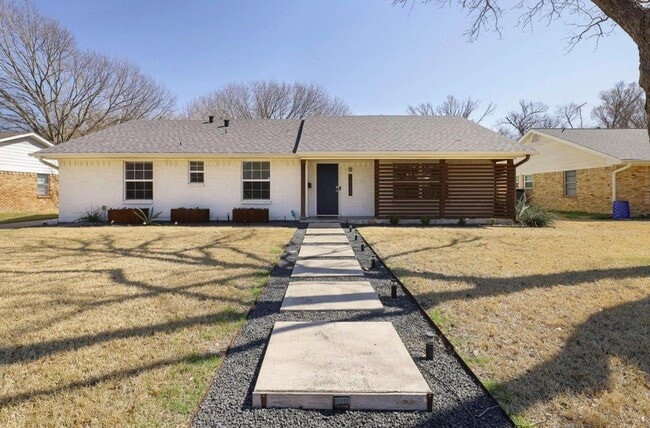 10282 Vinemont St in Dallas, TX - Building Photo - Building Photo