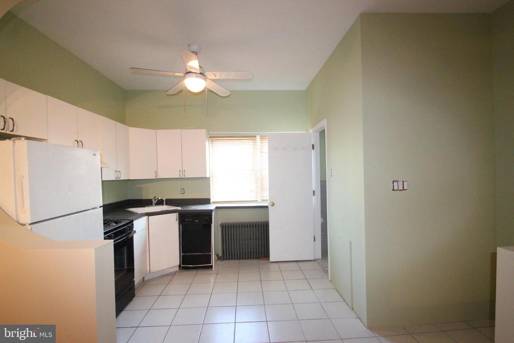 1309 S Warnock St in Philadelphia, PA - Building Photo