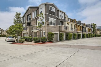 8753 Esplanade Park Ln in San Diego, CA - Building Photo - Building Photo