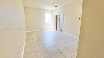 9204 SW 170th Ct in Miami, FL - Building Photo