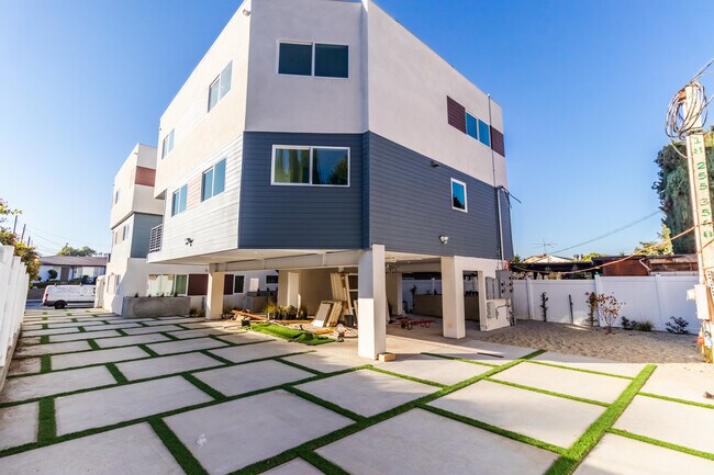 148 S Madison Ave in Los Angeles, CA - Building Photo - Building Photo