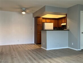 1455 E Katie Ave in Las Vegas, NV - Foto de edificio - Building Photo