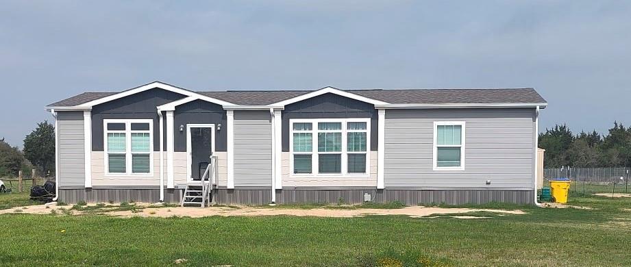 1093 Anna Ln in Sealy, TX - Foto de edificio
