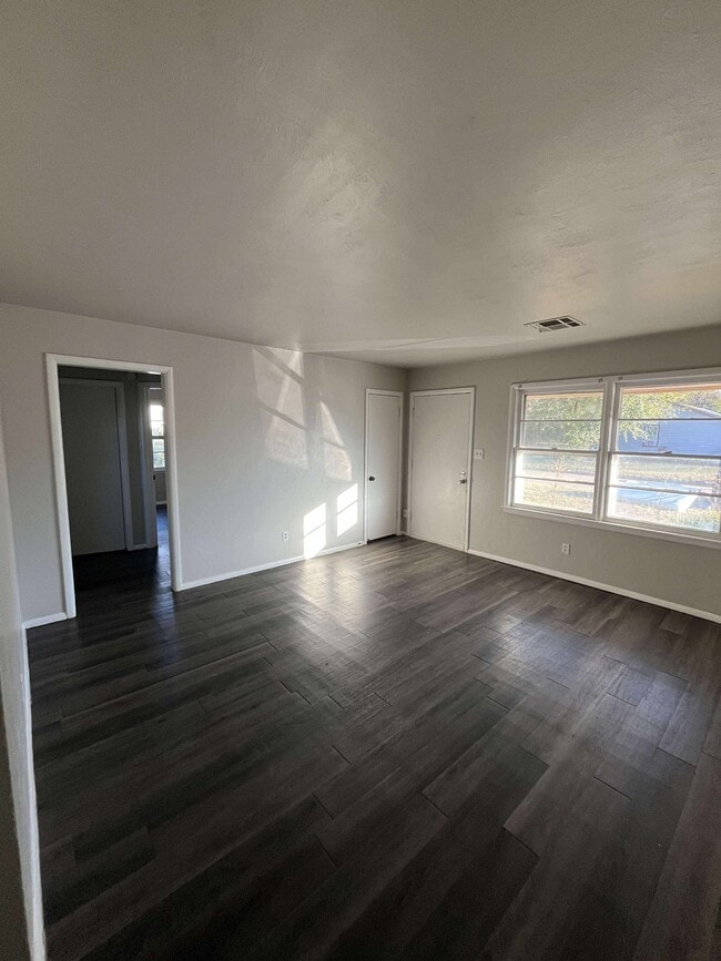 701 E Holman Ct in Midwest City, OK - Building Photo - Building Photo