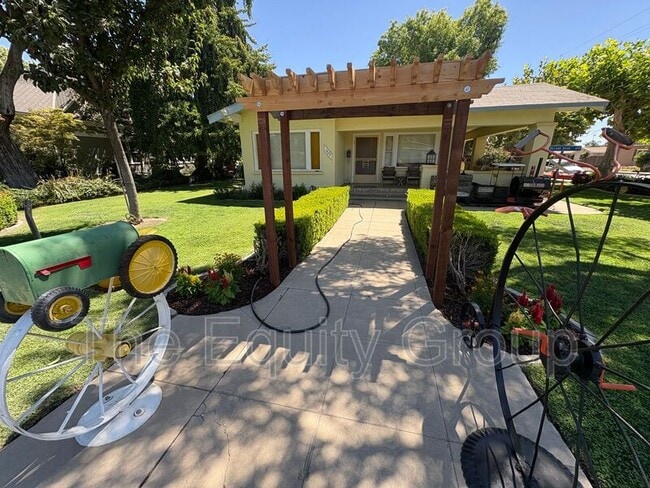 1424 18th Ave in Kingsburg, CA - Building Photo - Building Photo